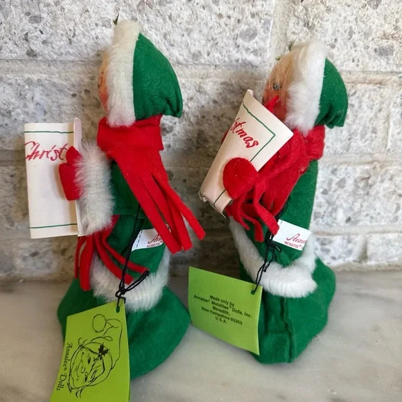 Vintage 1974 Annalee doll Women Carolers 8” (pair of 2) - Picture 3 of 5